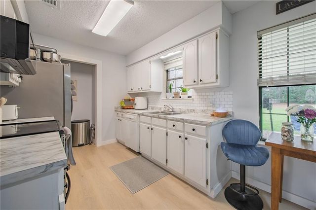 6911 Ching Lynch Road, Mobile, AL 36618