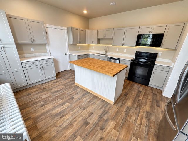 90 N REAMSTOWN RD, Stevens, PA 17578