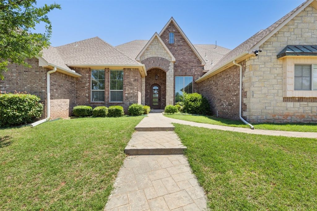2600 Roxburgh Court, Edmond, OK 73013
