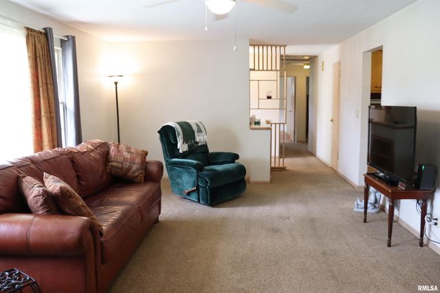 410 WILSHIRE Drive, Washington, IL 61571