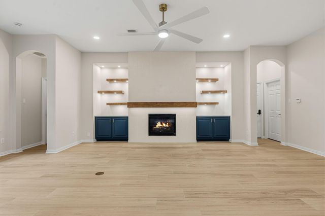 7 Lovenote Court, The Woodlands, TX 77382