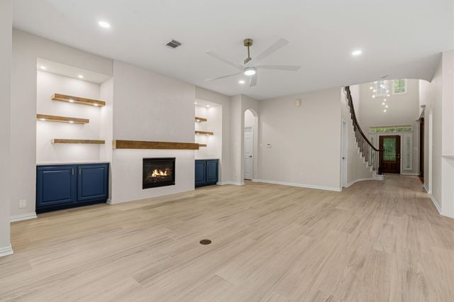 7 Lovenote Court, The Woodlands, TX 77382