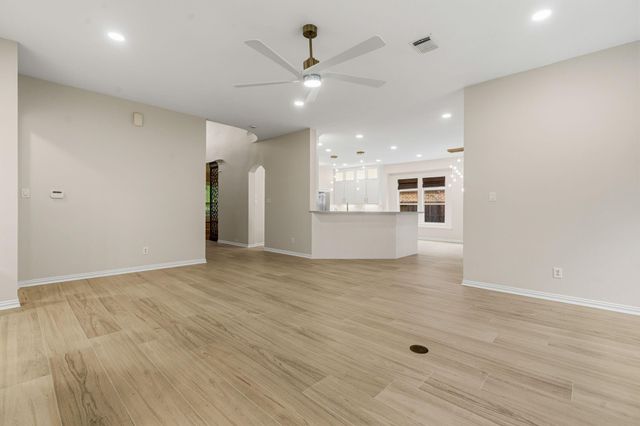 7 Lovenote Court, The Woodlands, TX 77382