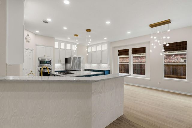 7 Lovenote Court, The Woodlands, TX 77382
