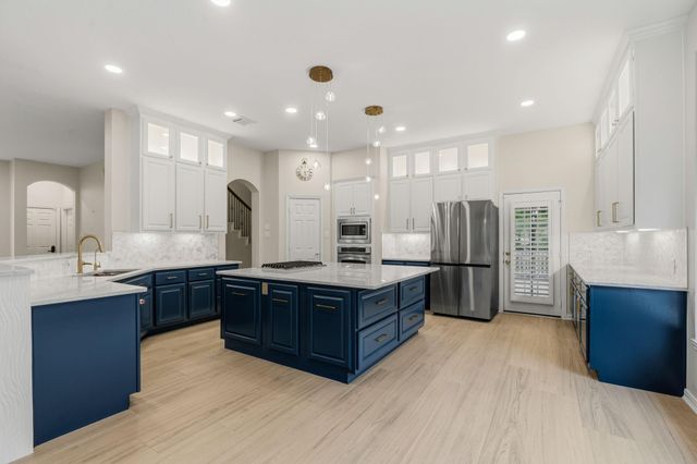 7 Lovenote Court, The Woodlands, TX 77382