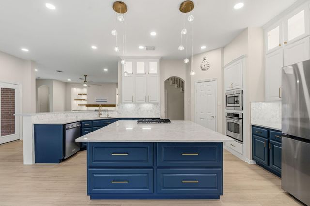 7 Lovenote Court, The Woodlands, TX 77382