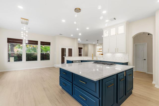 7 Lovenote Court, The Woodlands, TX 77382