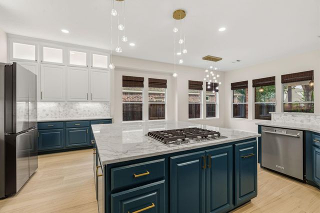 7 Lovenote Court, The Woodlands, TX 77382
