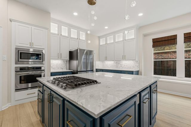 7 Lovenote Court, The Woodlands, TX 77382
