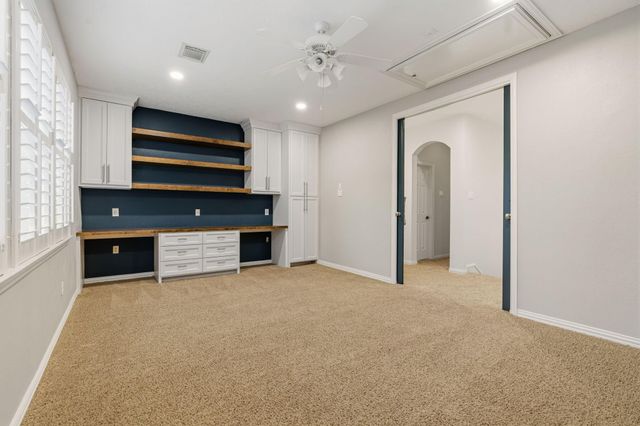 7 Lovenote Court, The Woodlands, TX 77382