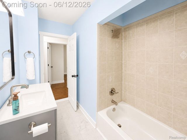 27700 Lexington Parkway, Southfield, MI 48076