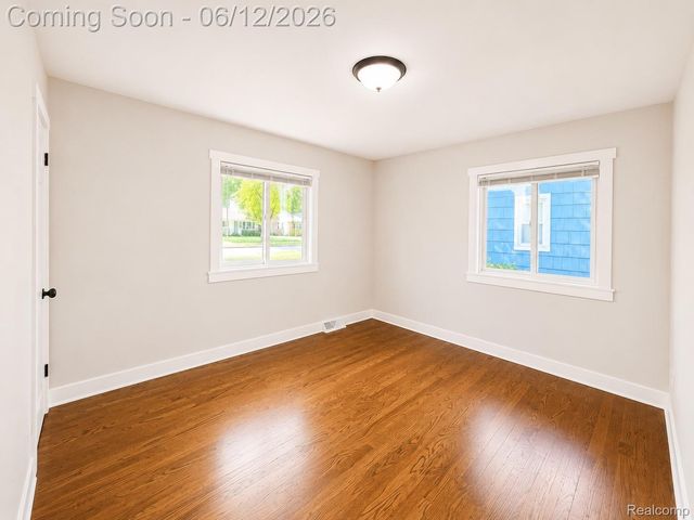 27700 Lexington Parkway, Southfield, MI 48076