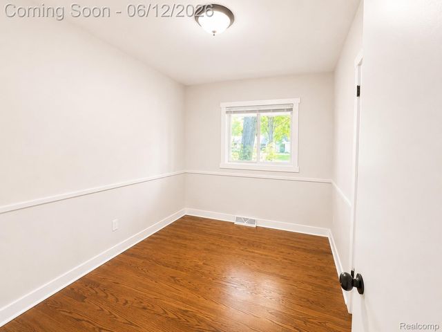 27700 Lexington Parkway, Southfield, MI 48076