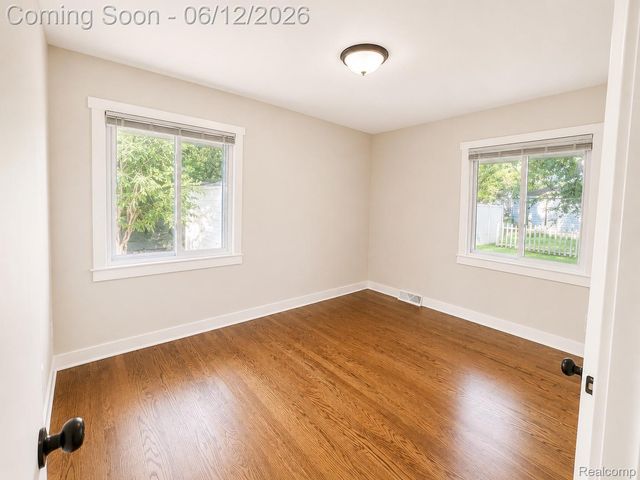 27700 Lexington Parkway, Southfield, MI 48076