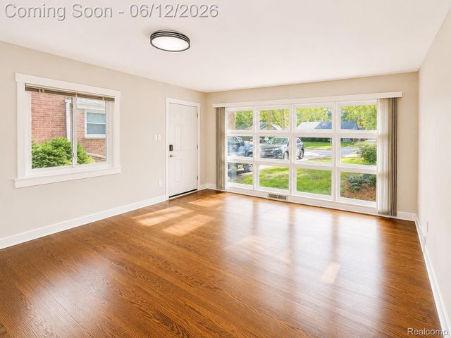 27700 Lexington Parkway, Southfield, MI 48076