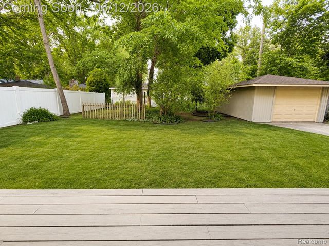 27700 Lexington Parkway, Southfield, MI 48076