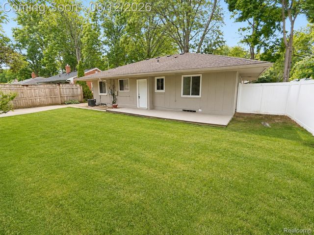 27700 Lexington Parkway, Southfield, MI 48076
