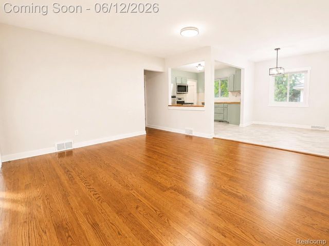 27700 Lexington Parkway, Southfield, MI 48076