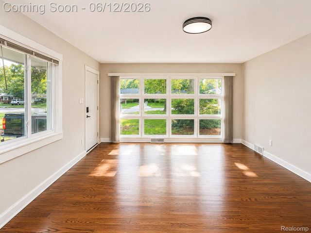 27700 Lexington Parkway, Southfield, MI 48076