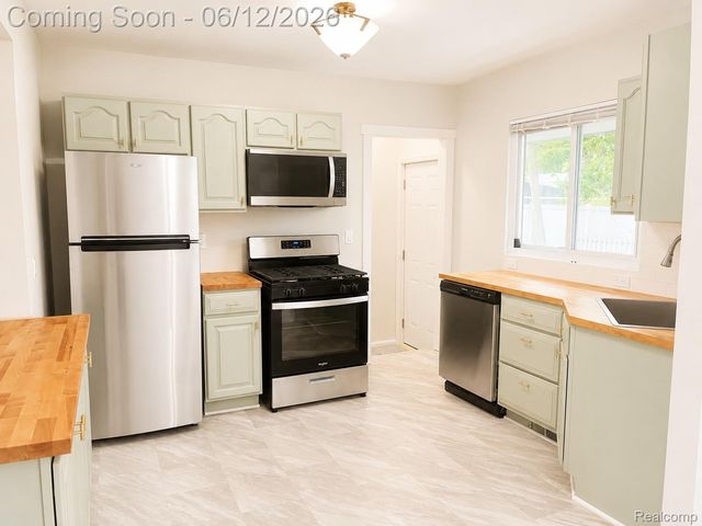 27700 Lexington Parkway, Southfield, MI 48076