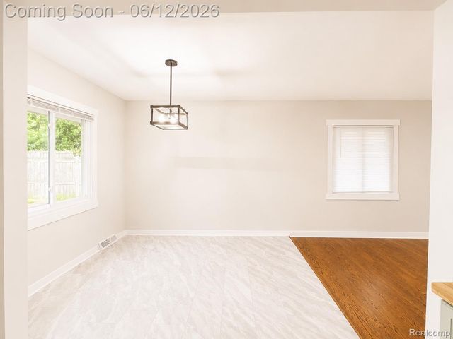 27700 Lexington Parkway, Southfield, MI 48076