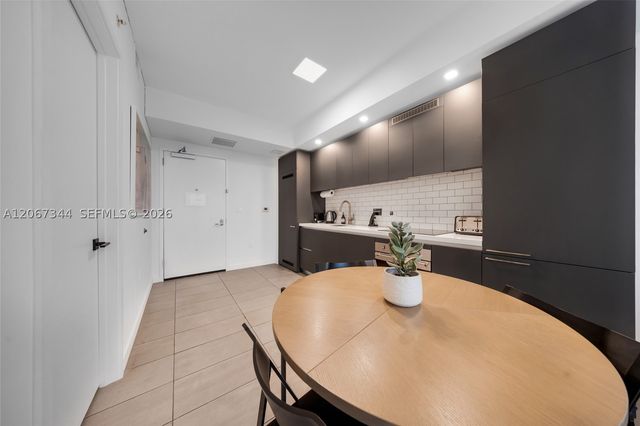 227 NE 2nd St 3107, Miami, FL 33132