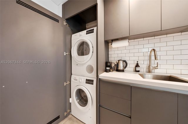 227 NE 2nd St 3107, Miami, FL 33132