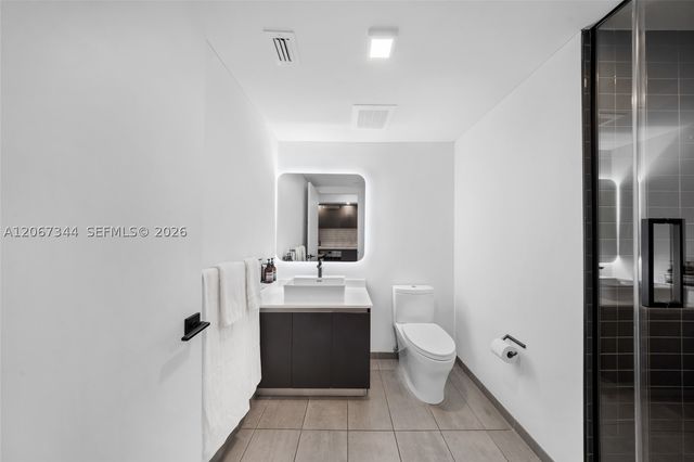 227 NE 2nd St 3107, Miami, FL 33132