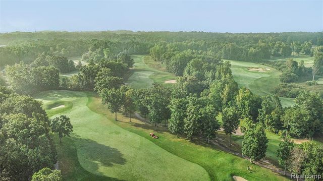 62 Preserve Drive, Fenton, MI 48430