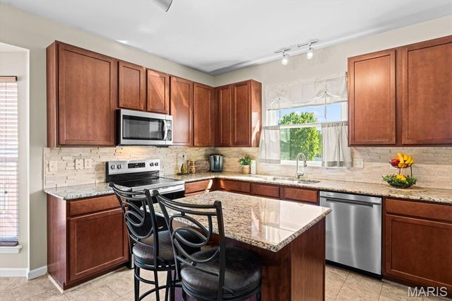 915 Red Scarlet Court, Shiloh, IL 62221