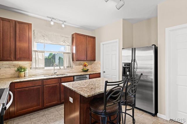 915 Red Scarlet Court, Shiloh, IL 62221