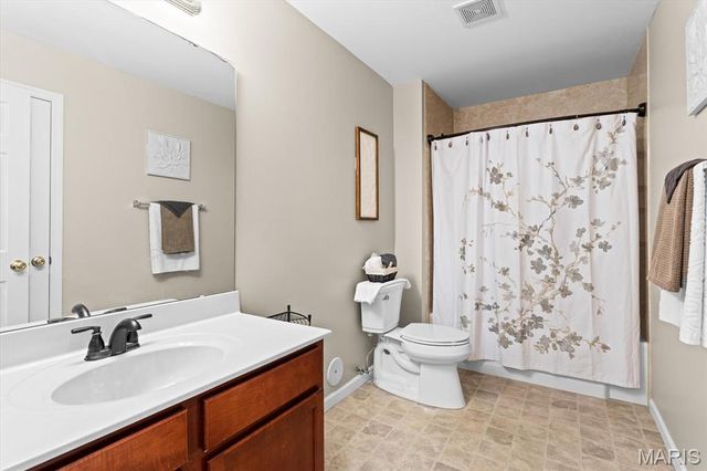 915 Red Scarlet Court, Shiloh, IL 62221