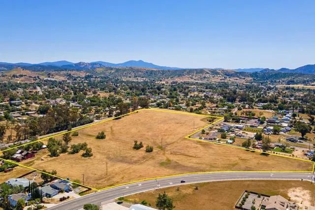 915 9TH ST, Ramona, CA 92065