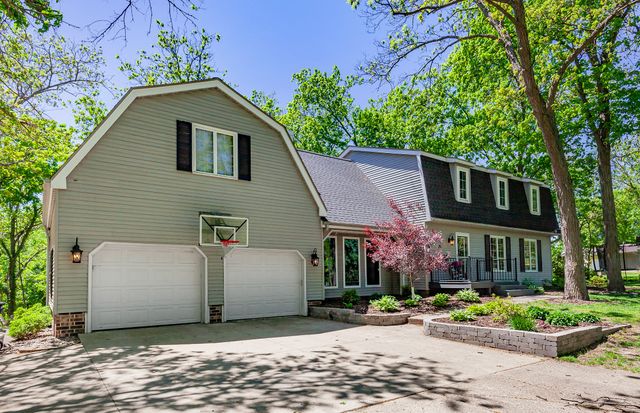 33080 Fox Creek Drive, Waukee, IA 50263
