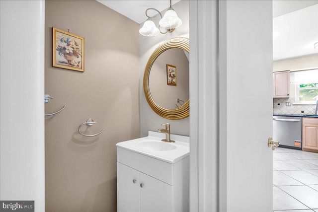 31 CHRISTOPHER RD, Voorhees, NJ 08043