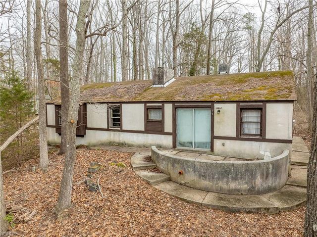 598 Rocky Point LNDG, Cobbs Creek, VA 23035