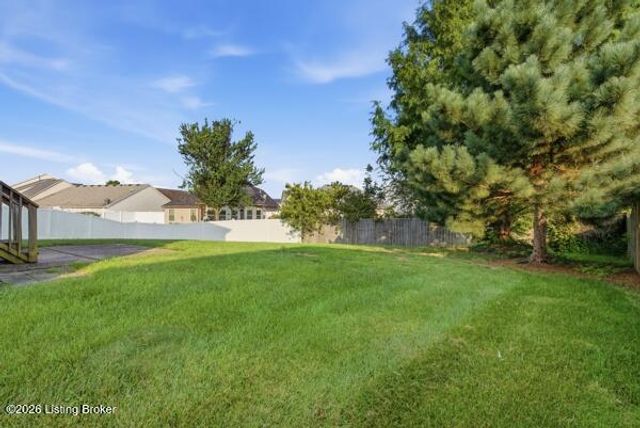11504 Nancy Stone Ct, Louisville, KY 40229