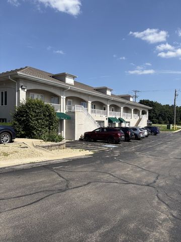 1001 E Chicago Avenue 111, Naperville, IL 60540
