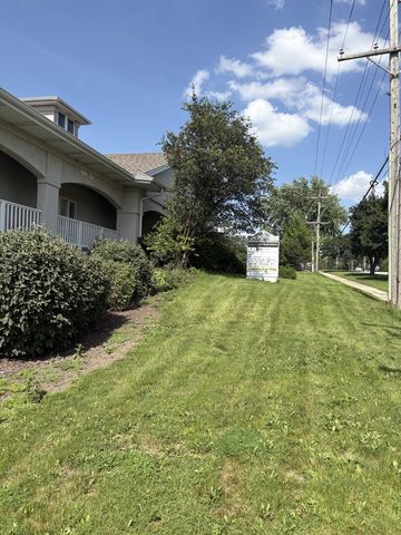 1001 E Chicago Avenue 111, Naperville, IL 60540