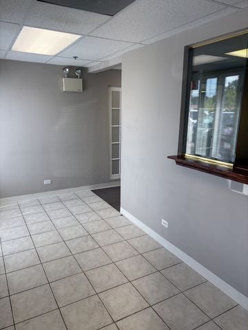 1001 E Chicago Avenue 111, Naperville, IL 60540