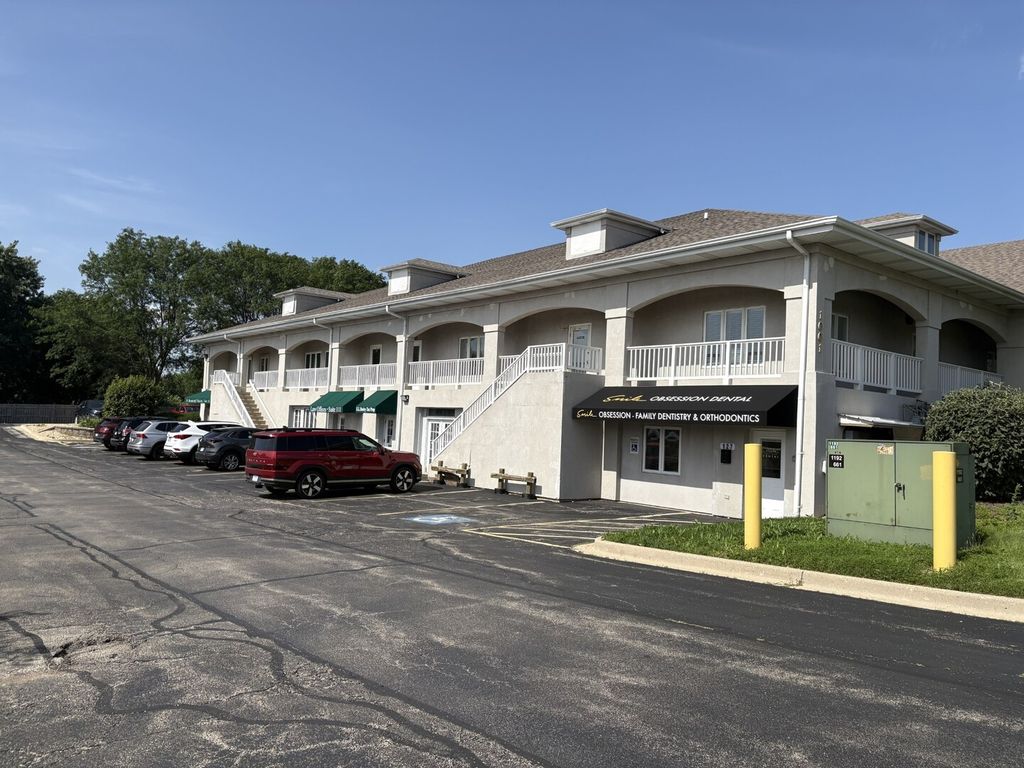 1001 E Chicago Avenue 111, Naperville, IL 60540