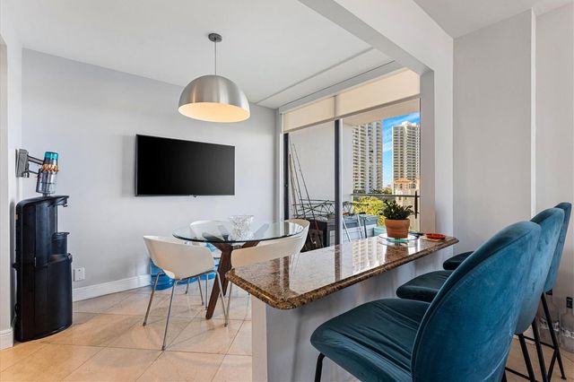 19707 Turnberry Way 9J, Aventura, FL 33180