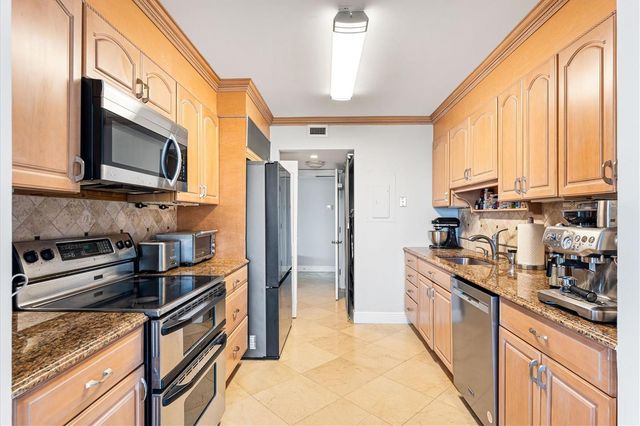 19707 Turnberry Way 9J, Aventura, FL 33180