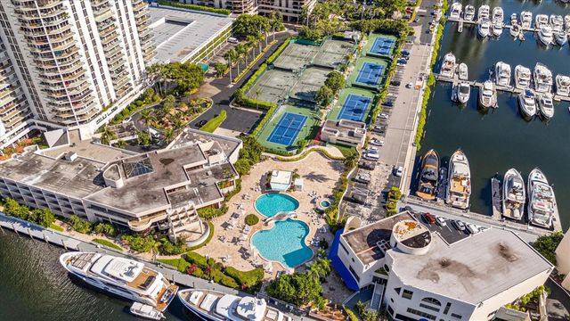 19707 Turnberry Way 9J, Aventura, FL 33180
