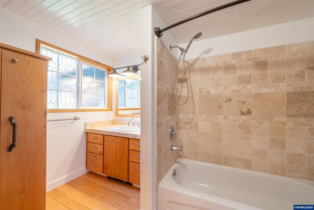 43 NW Knoxville St, Yachats, OR 97498