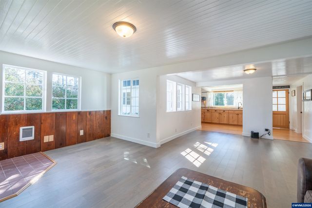 43 NW Knoxville St, Yachats, OR 97498