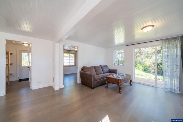 43 NW Knoxville St, Yachats, OR 97498