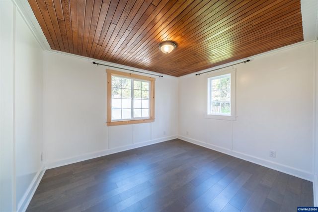 43 NW Knoxville St, Yachats, OR 97498