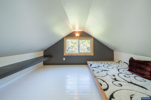 43 NW Knoxville St, Yachats, OR 97498