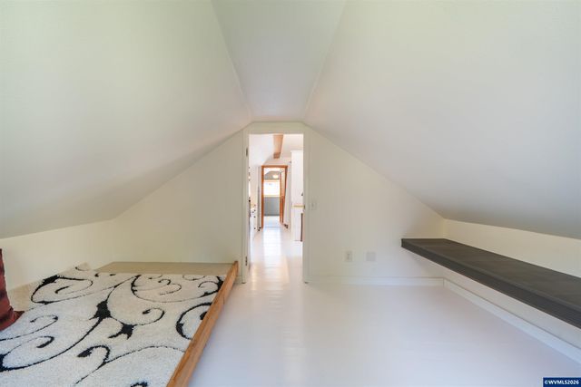 43 NW Knoxville St, Yachats, OR 97498